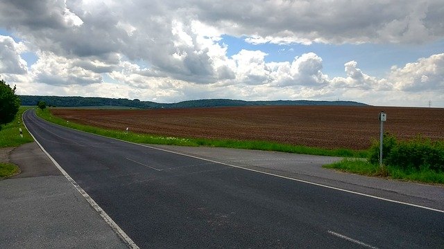 prázdná silnice