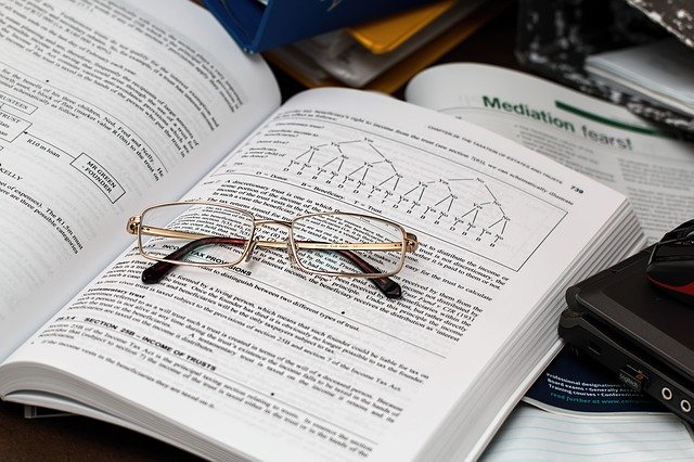symbol studia složitých zákonitostí či businessu